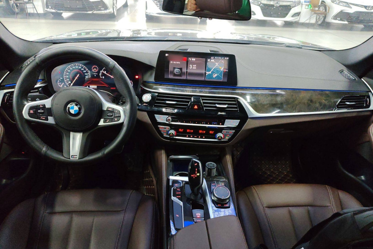 宝马5系 2019款 525Li M运动套装中控内饰7002