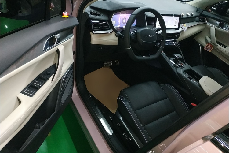 领克06 2021款 1.5T Shero粉色特别版中控内饰20