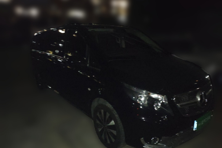 奔驰 威霆 2023款 2.0T 商务版 7座车身外观3