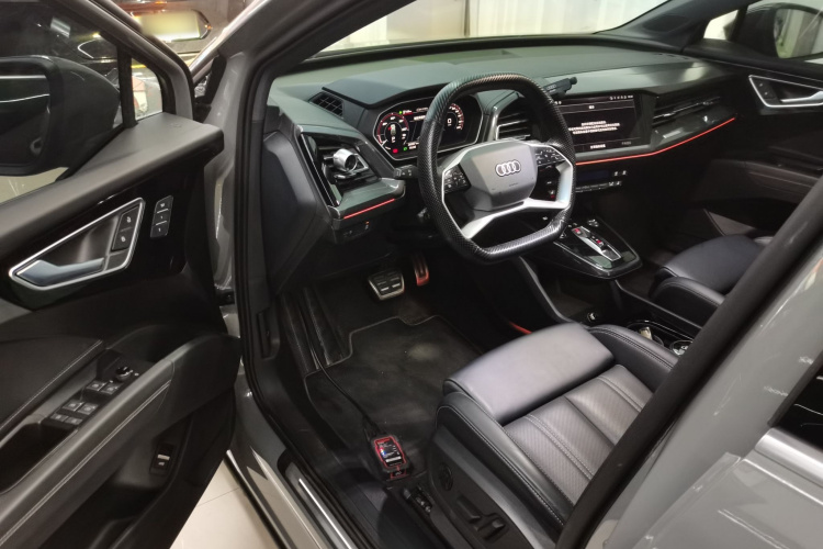 奥迪Q4 e-tron 2024款 40 e-tron 创境版中控内饰20