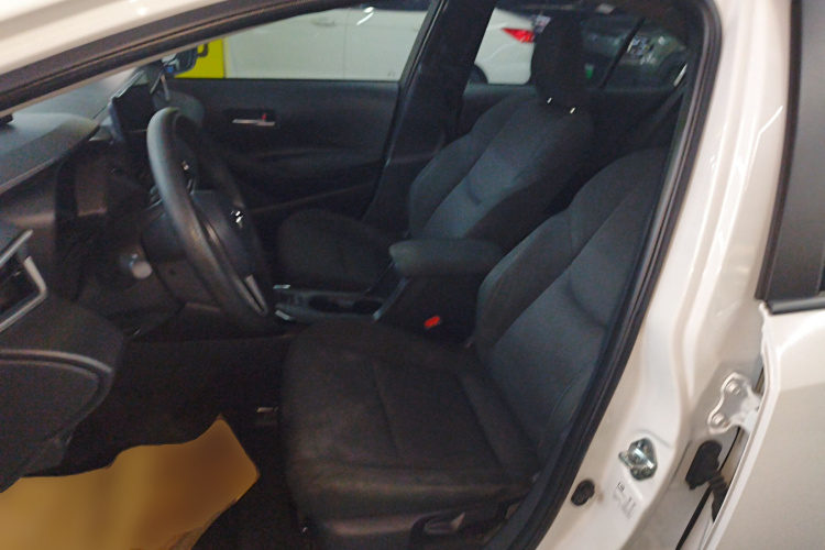 丰田 雷凌 2023款 TNGA 1.5L CVT进取版中控内饰19