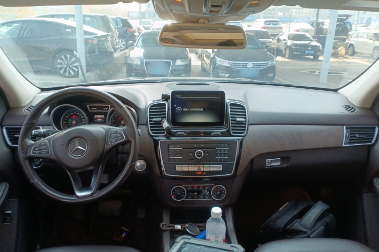 奔驰GLE 2015款 GLE 400 4MATIC中控内饰12