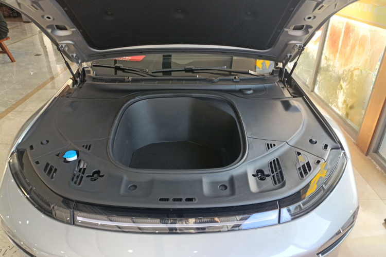 小鹏P7 2022款 625E机舱底盘24