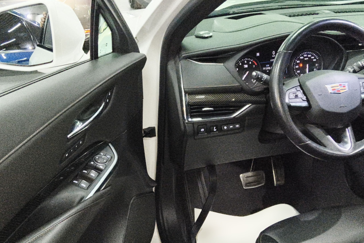 凯迪拉克XT4 2020款 改款 28T 四驱铂金运动版中控内饰20