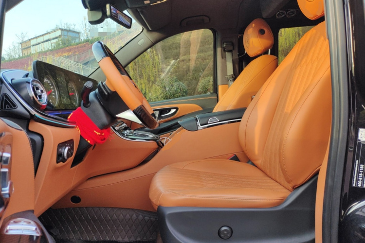 奔驰 威霆 2024款 2.0T 商务版 7座中控内饰19