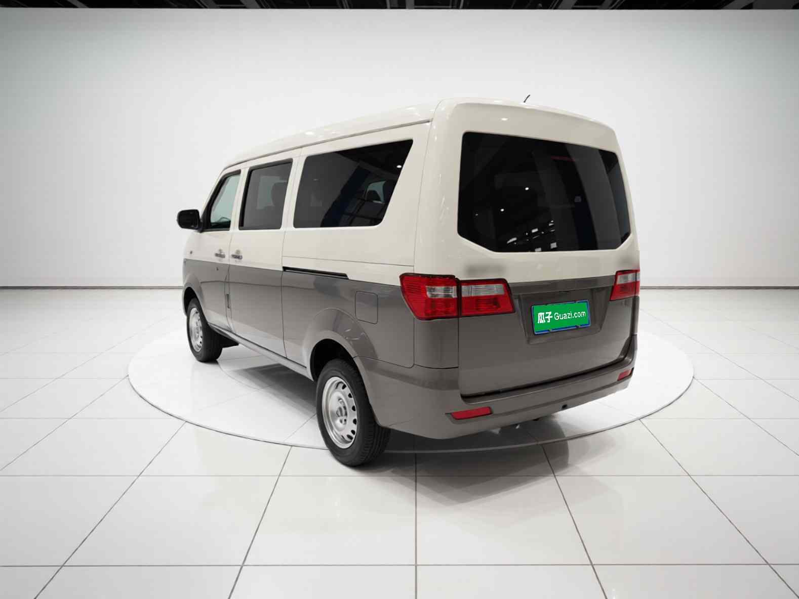 金杯 小海狮X30 2024款 1.5L 财富型客车 5/6/7座 前置空调(3)