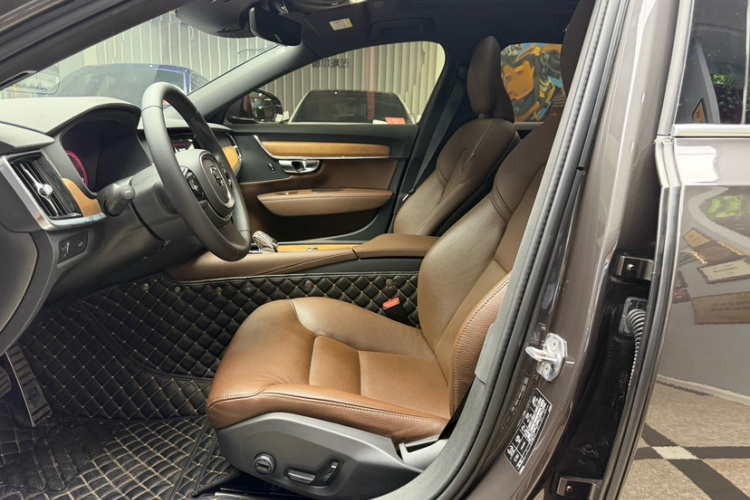 沃尔沃S90 2021款 B5 智逸豪华版中控内饰7005