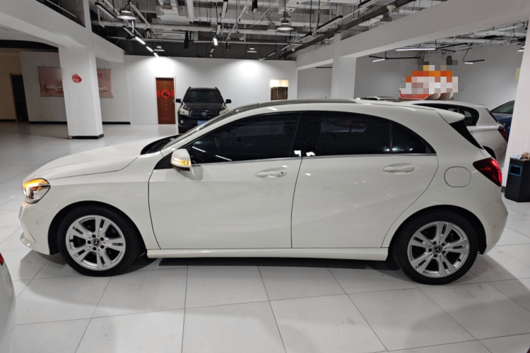 奔驰A级(进口) 2018款 A 200 动感型车身外观6003