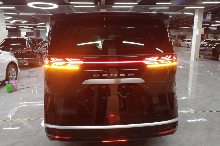 腾势D9 2024款 DM-i 980 四驱尊贵型车身外观6