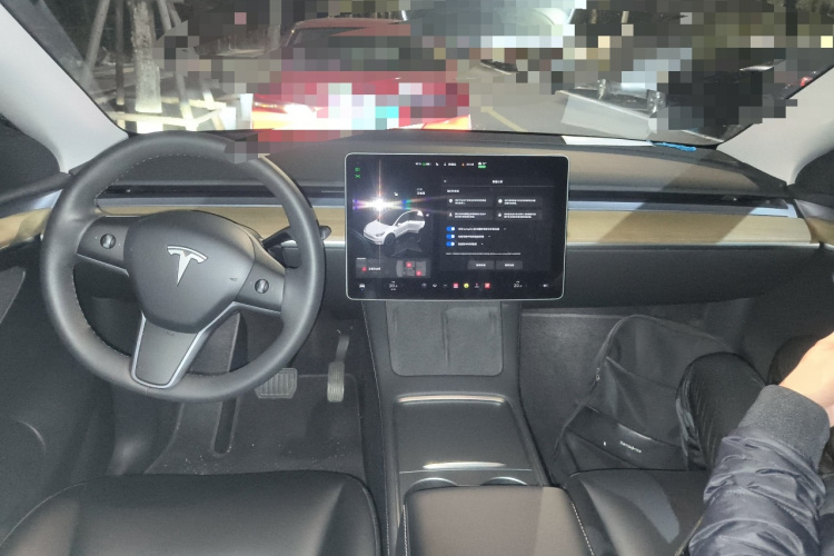 特斯拉 Model Y 2022款 改款 后轮驱动版中控内饰12
