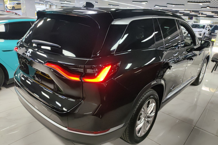 蔚来ES8 2020款 580KM 七座版车身外观7
