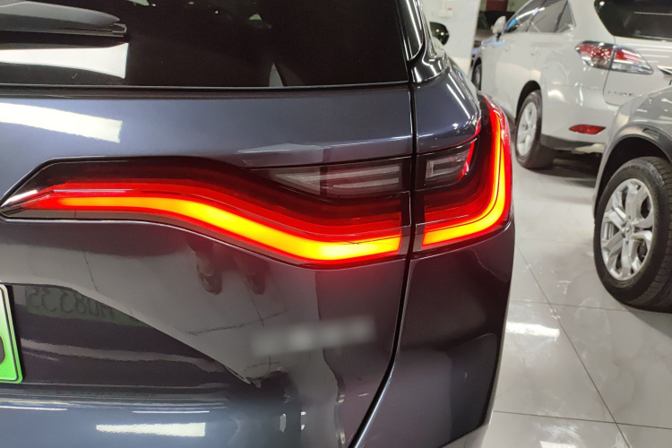 蔚来ES8 2020款 415KM 六座版车身外观9