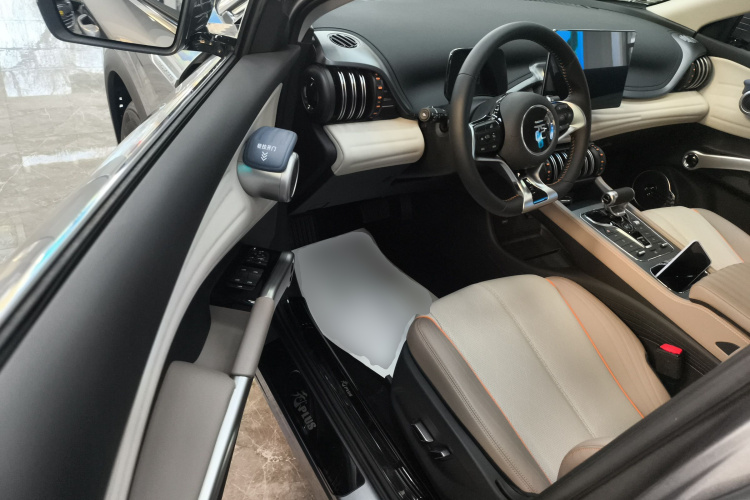 比亚迪 元PLUS 2024款 荣耀版 430KM 领先型中控内饰7003