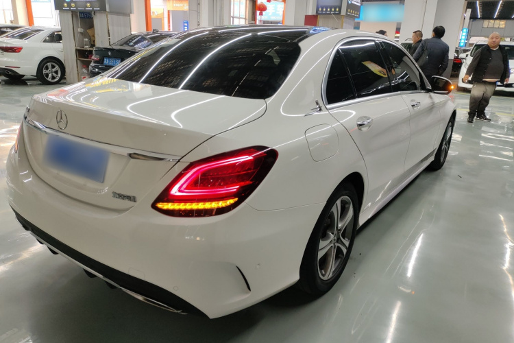 奔驰C级 2019款 C 260 L 运动版车身外观7