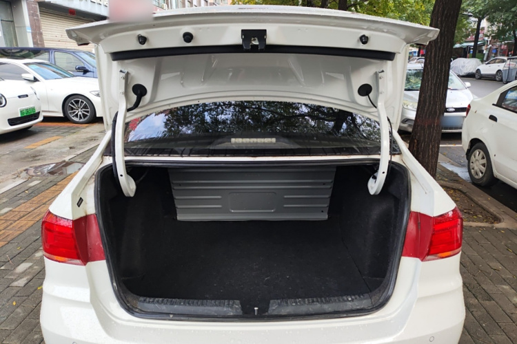 大众 桑塔纳 2016款 1.6L 手动舒适版机舱底盘23