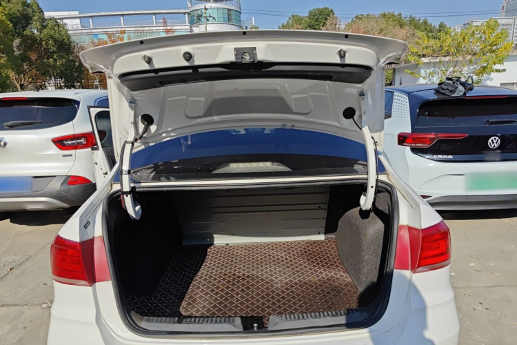 大众 桑塔纳 2017款 浩纳 1.6L 自动风尚版机舱底盘23