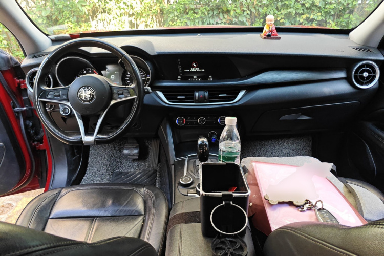 阿尔法·罗密欧 Stelvio斯坦维 2017款 2.0T 200HP 精英版中控内饰12