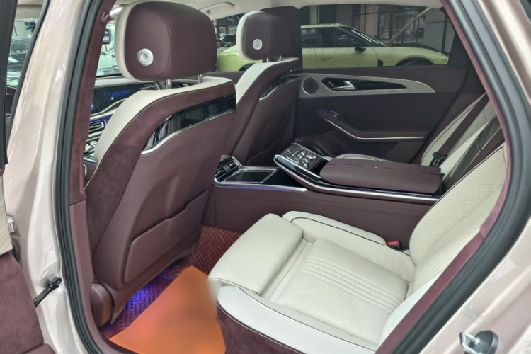 红旗H9 2020款 3.0T 智联旗领四座版中控内饰7003