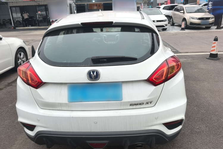 长安 逸动 2016款 XT 1.6L 手动俊酷型车身外观6