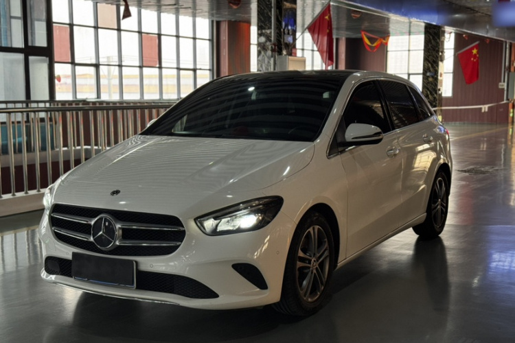 奔驰B级 2020款 B 200 动感型车身外观1