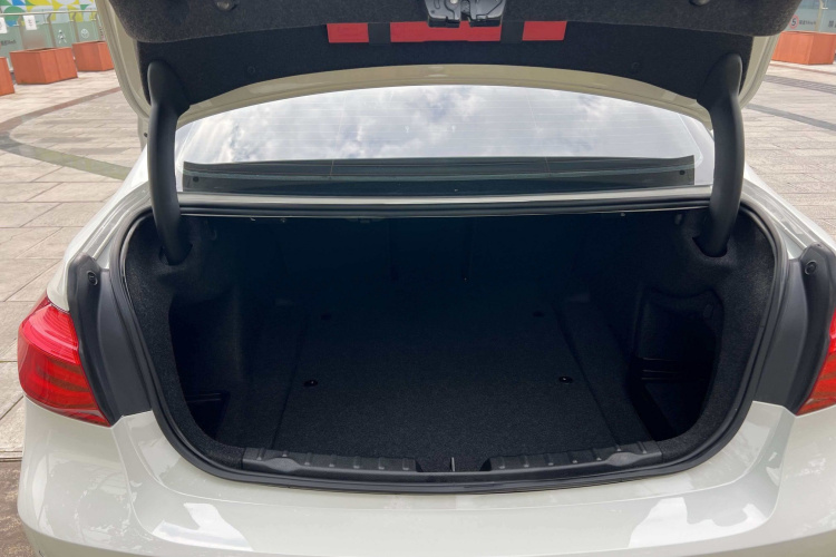 宝马3系 2018款 320Li 领先型M运动套装局部细节23