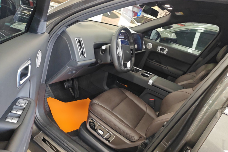 理想汽车 理想L9 2022款 Max中控内饰20