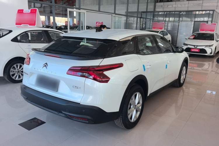 雪铁龙 凡尔赛C5 X 2025款 1.6T 海外版车身外观6003