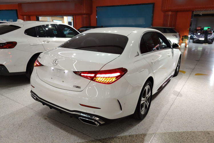 奔驰C级 2022款 改款 C 200 L 运动版车身外观7