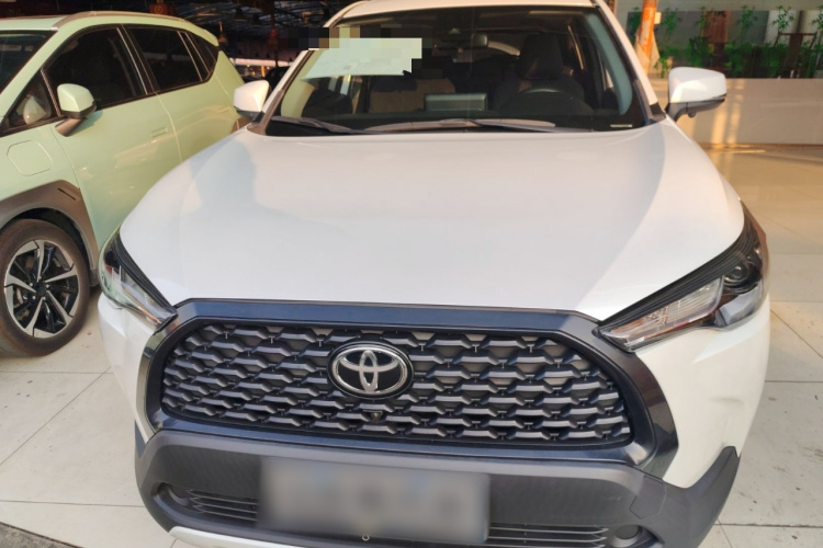 丰田 卡罗拉锐放 2022款 2.0L 精英版车身外观2