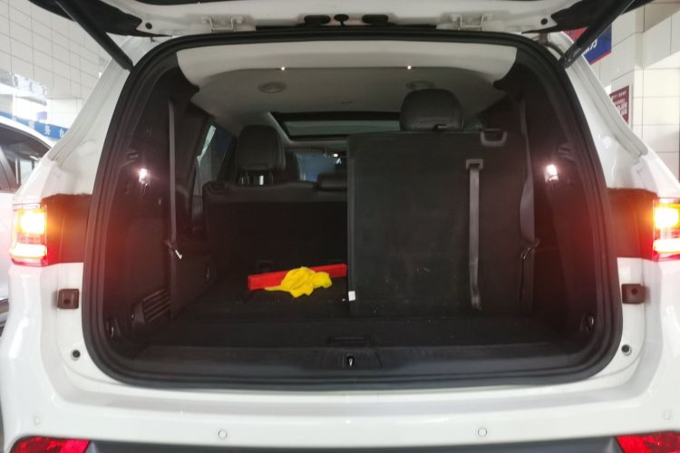 Jeep 大指挥官 2018款 2.0T 四驱悦享版 国V机舱底盘23