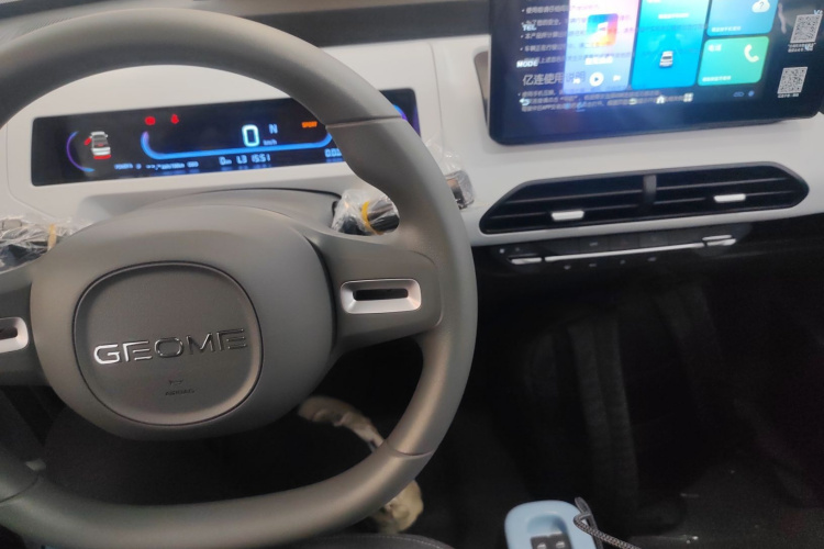 吉利银河 2024款 熊猫mini 200km 耐力熊中控内饰12