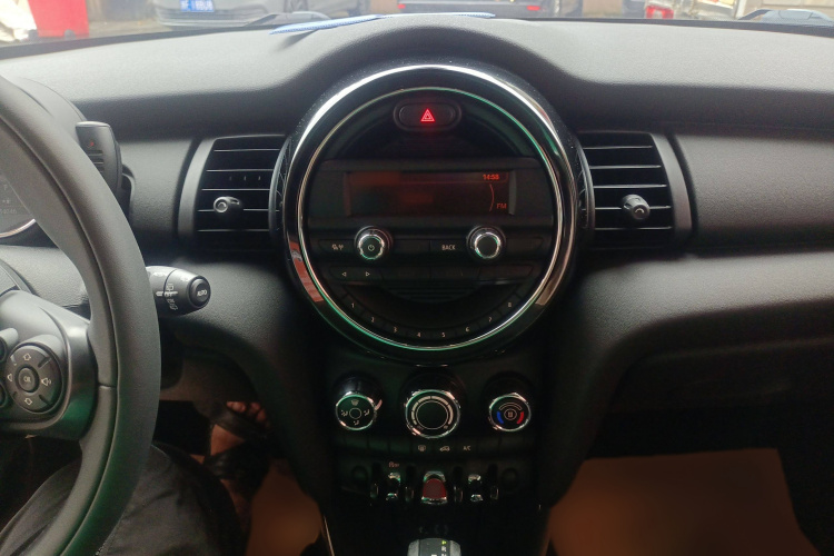 MINI 2016款 1.2T ONE 先锋派局部细节16