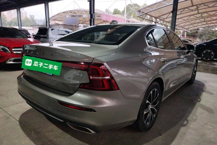 沃尔沃S60 2020款 T4 智逸豪华版车身外观7