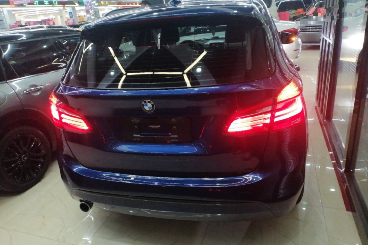 宝马2系旅行车 2016款 218i 运动设计套装车身外观6004