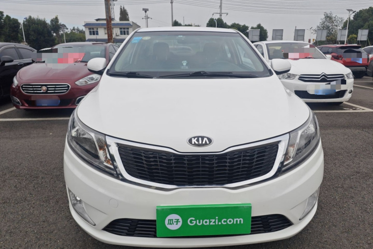 起亚K2 2012款 三厢 1.4L MT GLS纪念版车身外观2