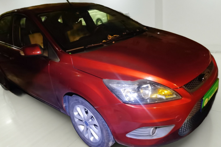 福特 福克斯 2013款 两厢经典 1.8L 自动基本型车身外观3