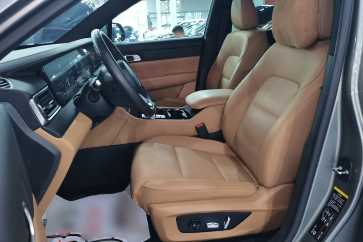 理想汽车 理想ONE 2021款 增程6座版中控内饰19