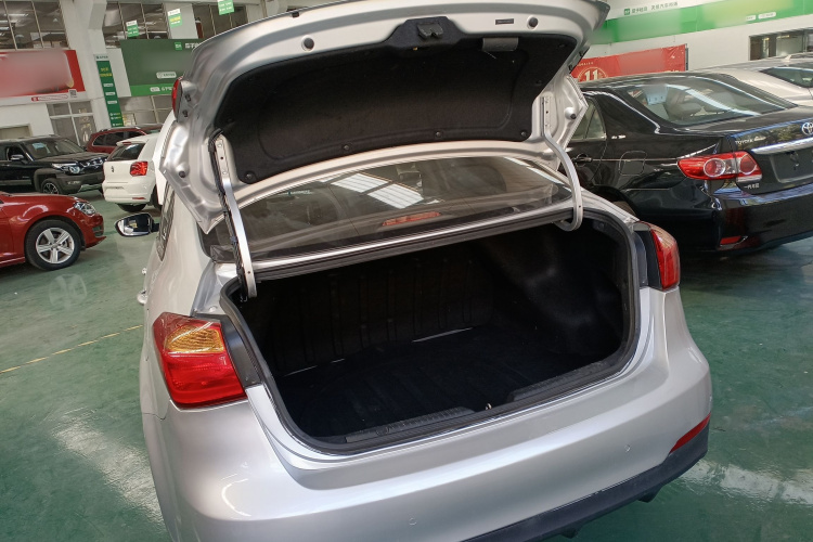 起亚K3 2013款 1.6L 自动GL机舱底盘23