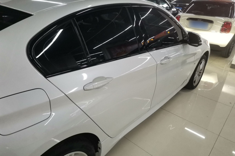 宝马1系 2021款 120i M运动曜夜版车身外观7