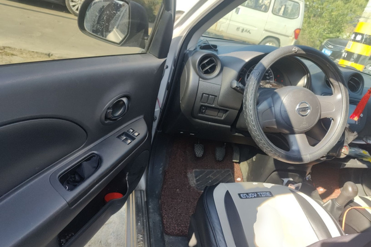 日产 玛驰 2015款 1.2L 手动易享版中控内饰20