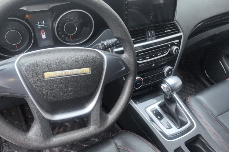 猎豹汽车 猎豹CS10 2016款 2.0T 自动领先型中控内饰13