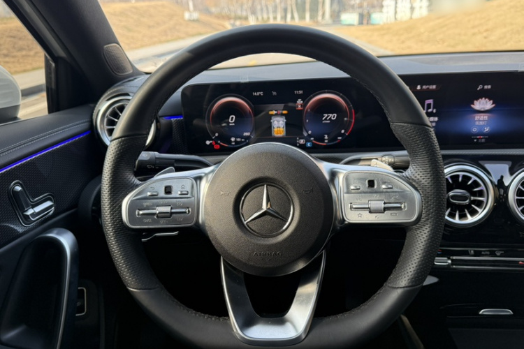 奔驰A级 2022款 改款三 A 200 L 运动轿车时尚型局部细节13