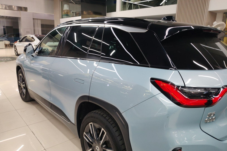 蔚来ES6 2020款 600KM 运动版车身外观4