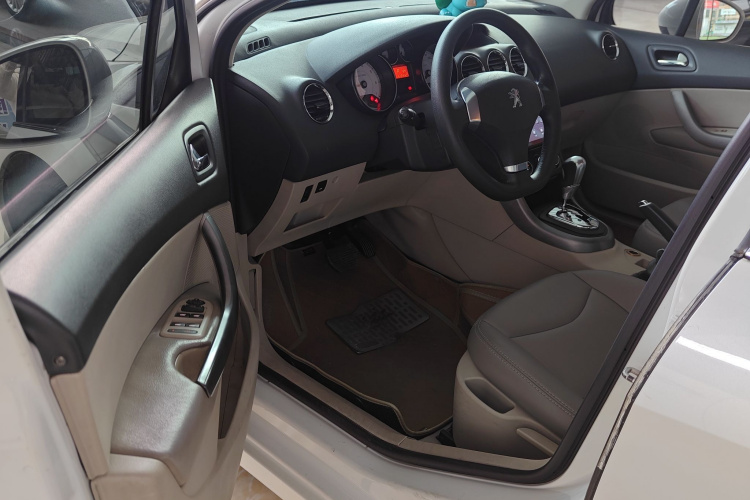 标致408 2013款 2.0L 自动舒适版中控内饰20