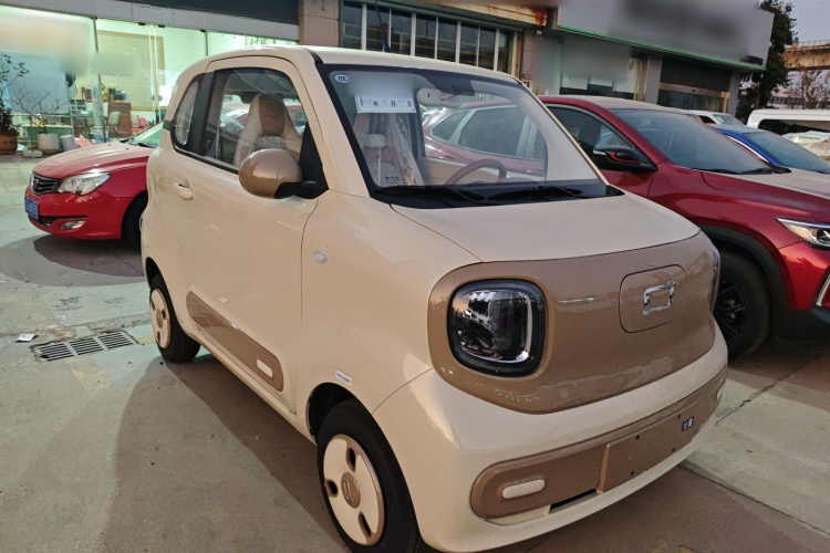 奔腾小马 2026款 222km 炫彩马车身外观3