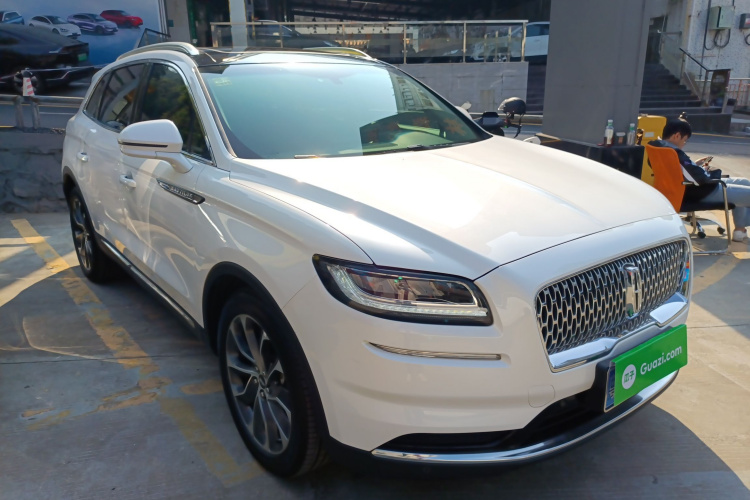 林肯 航海家 2021款 2.0T 四驱尊享版车身外观3