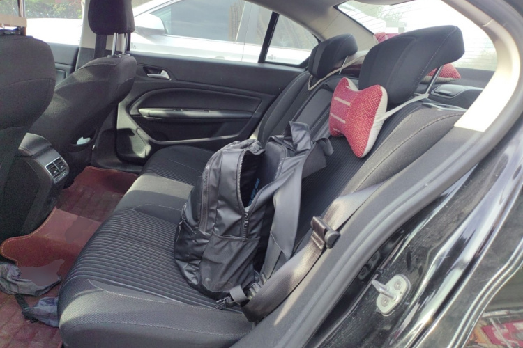 标致408 2015款 1.2T 自动豪华版中控内饰21