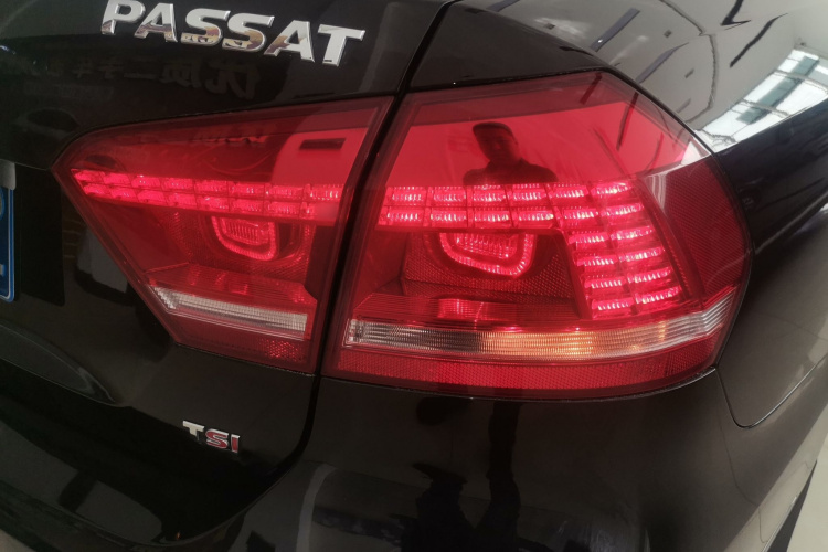 大众 帕萨特 2014款 1.8TSI DSG尊荣版车身外观9