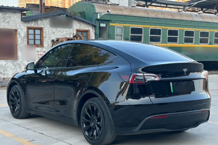 特斯拉 Model Y 2022款 后轮驱动版车身外观6006