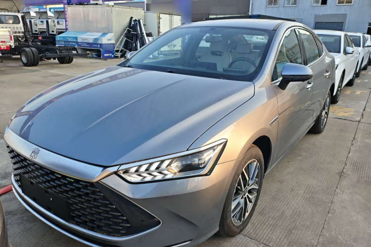 比亚迪 秦PLUS 2024款  荣耀版 DM-i 120KM超越型车身外观6001